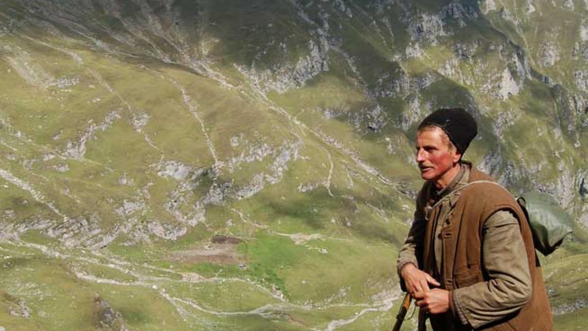 EXCLUSIV. Întâlnire cu omul pe Vârful Omu  