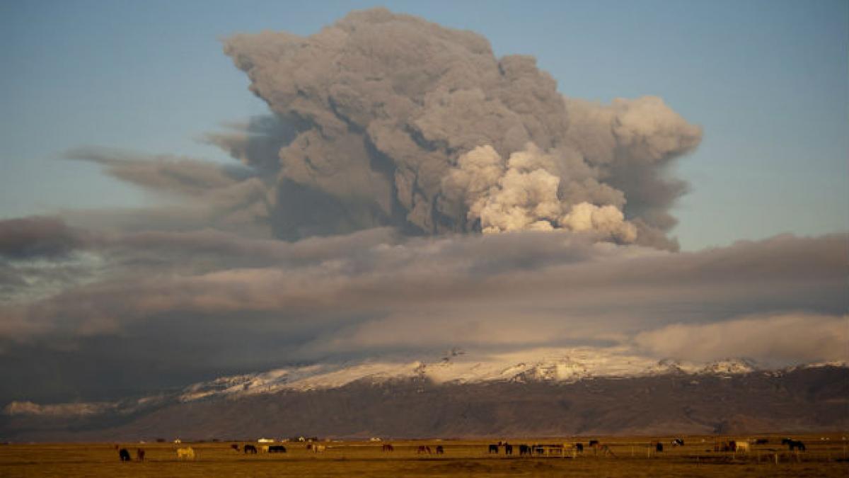 Cod roşu de alertă pentru zboruri după erupţia vulcanului islandez Bardarbunga