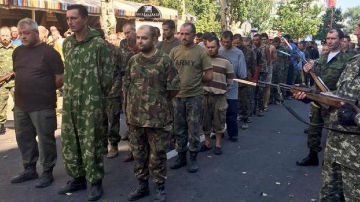 Parada prizonierilor ucraineni pe străzile din Doneţk (VIDEO)