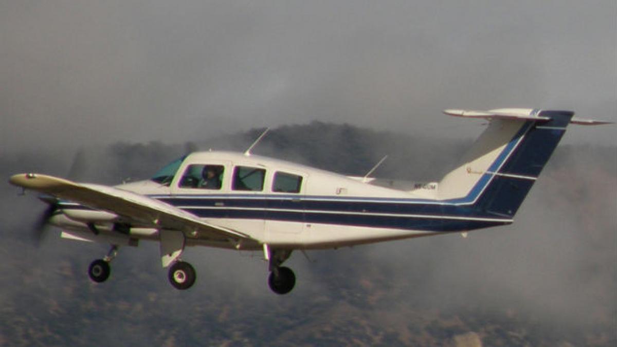 Un octogenar australian a încercat să deturneze un avion. Pilotul a fost nevoit să-l plesnească pentru a recăpăta controlul