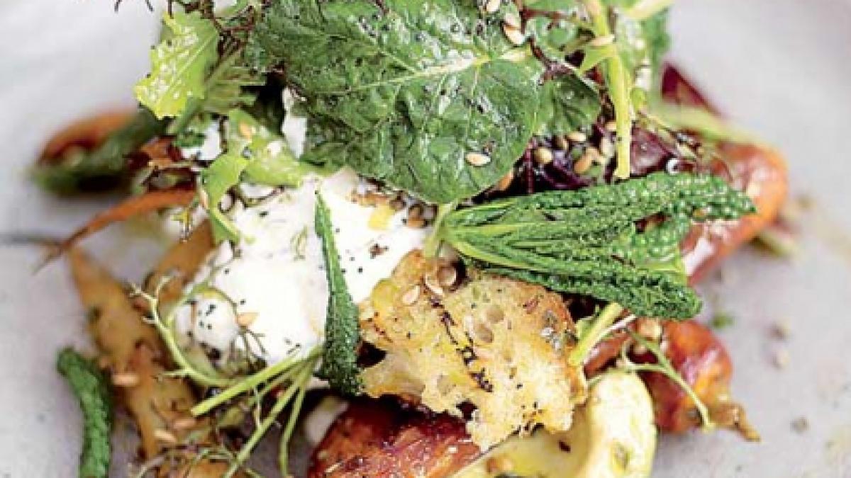 O salată răcoroasă pentru sfârșitul verii, de la Jamie Oliver. Vezi rețeta!