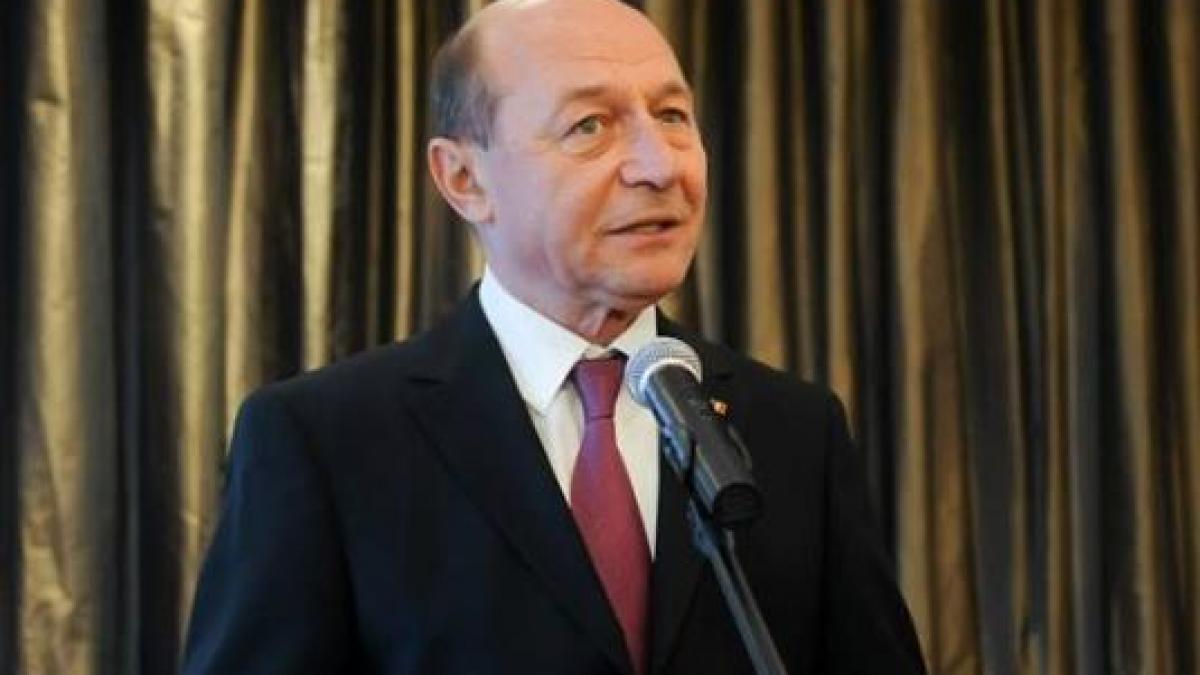 Soluţiile lui Băsescu pentru ca armata ucraineană să nu devină CARNE DE TUN