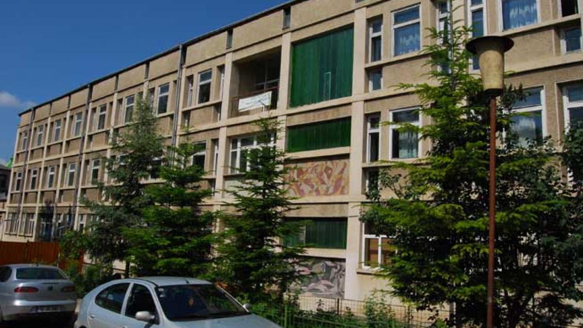 Clopoţelul sună la început de septembrie pentru sute de elevi din Iaşi! 