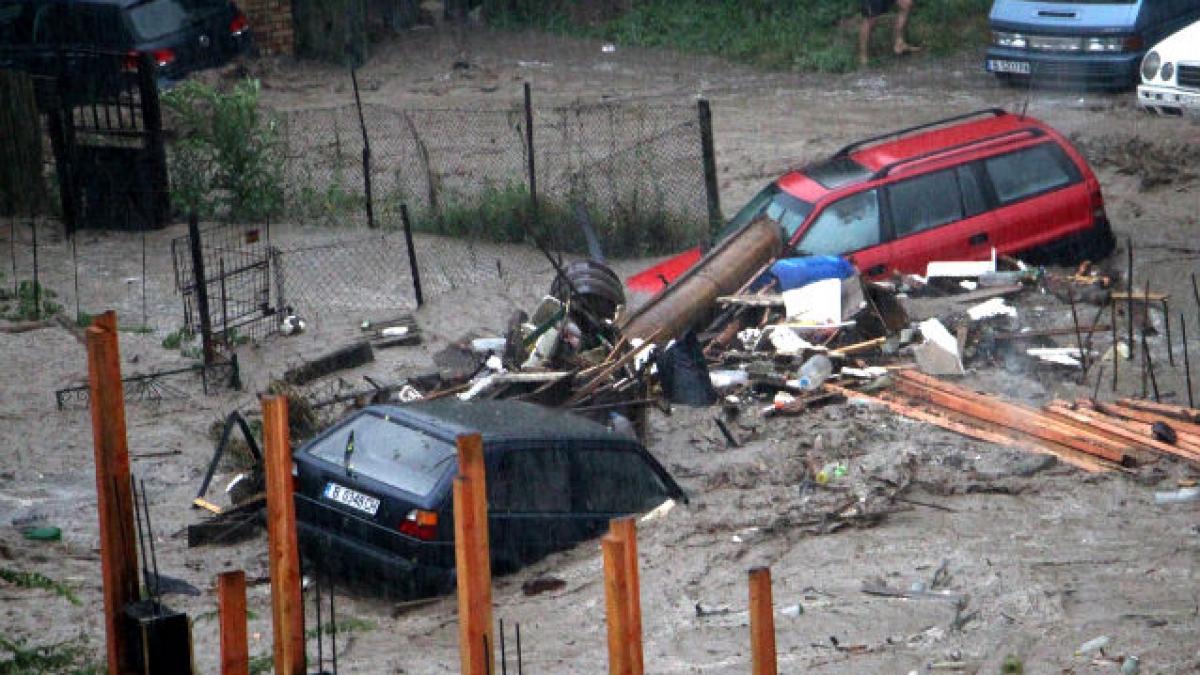Neglijenţa umană este principala cauză a inundaţiilor din Bulgaria din această vară, spune şeful institutului meteo