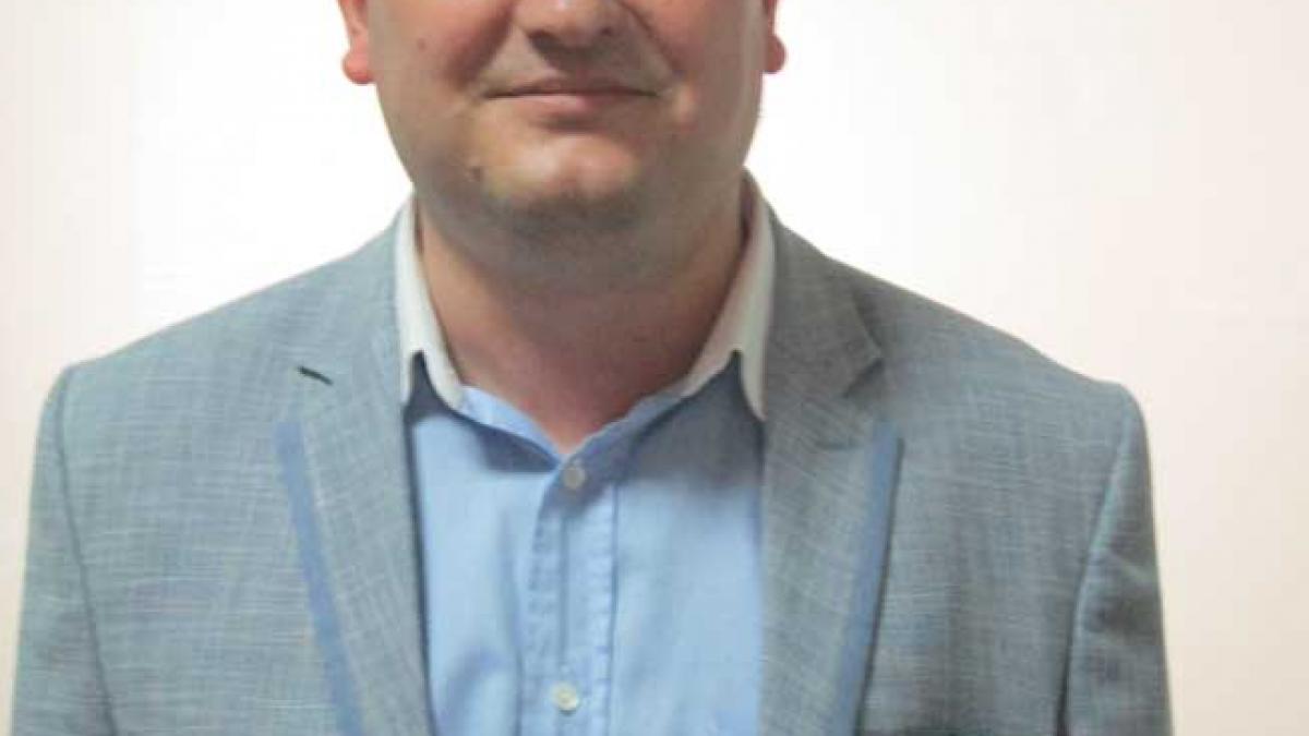 Managerul - anestezist Claudiu Puiac, omul care jonglează cu limita dintre viaţă şi moarte. ,,Un om de caracter este un medic bun şi invers”.