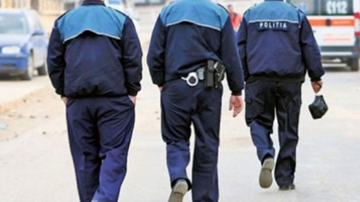 Metodă nouă de înşelăciune: POLIŢIŞTII, PENSIA ŞI BANII FALŞI