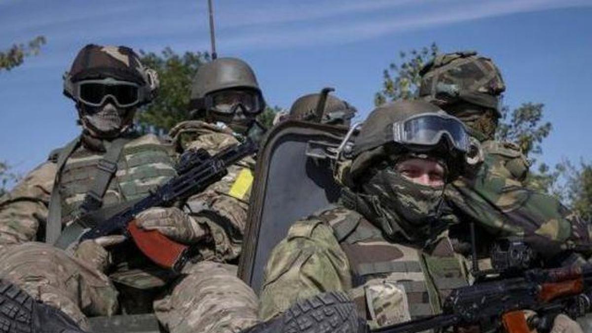 Efectele memorandumului de la Minsk: Armata ucraineană îşi retrage armamentul greu din Doneţk şi Lugansk 