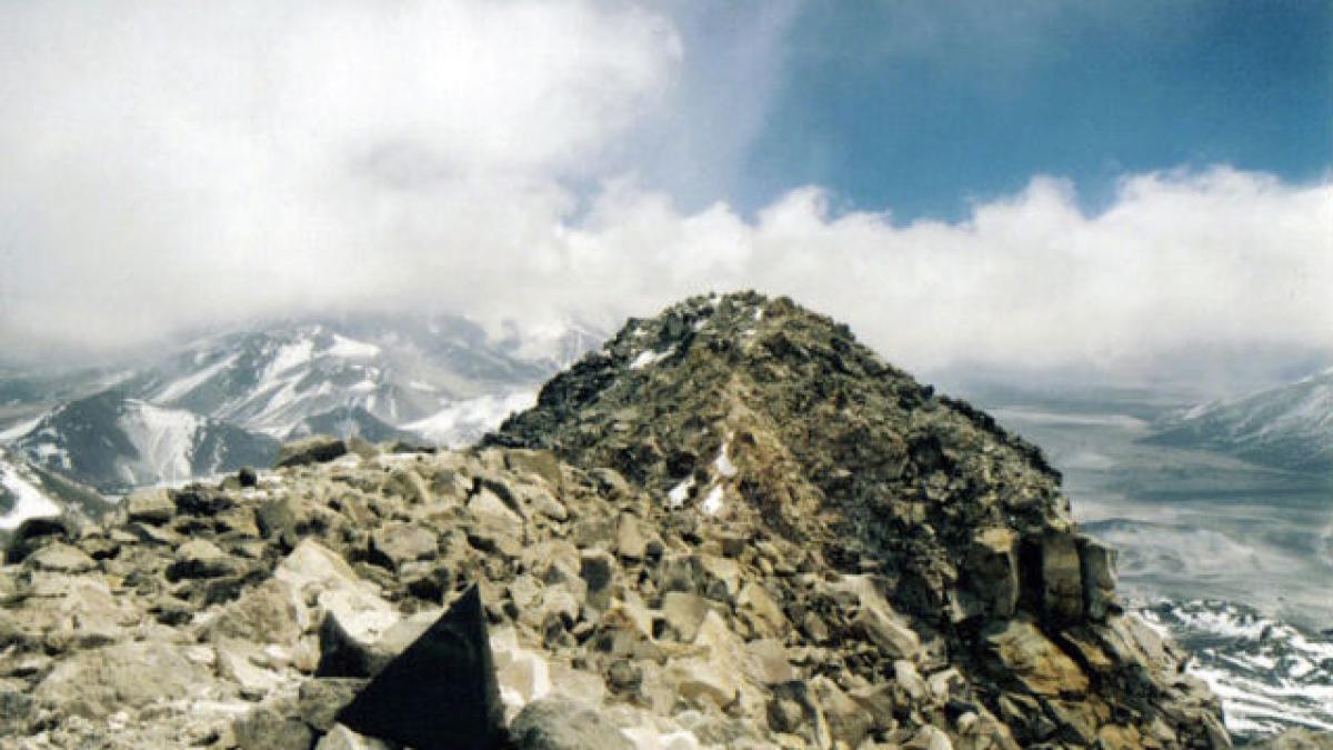 Consiliul Judeţean Hunedoara a alocat 10.000 de lei pentru expediţia de cucerire a vulcanului Ojos del Salado din Chile