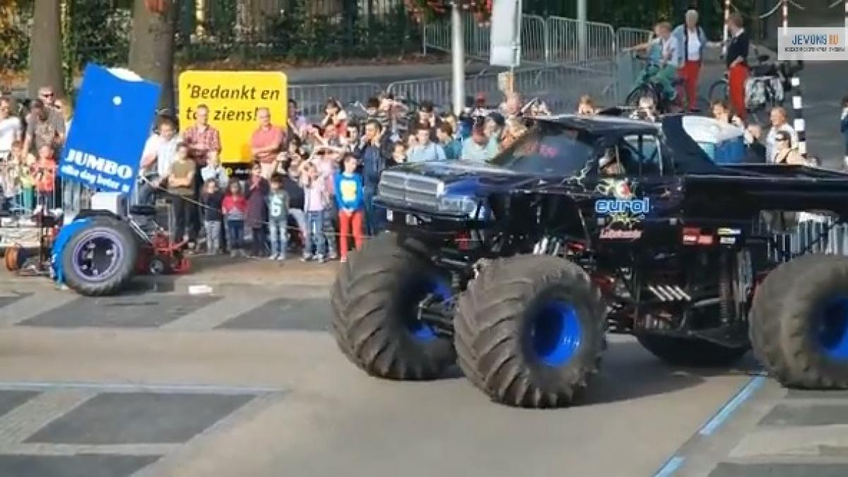 video carnagiu la spectacol un monster truck a omorat doi copii i a ranit 15 persoane dupa ce a derapat in public