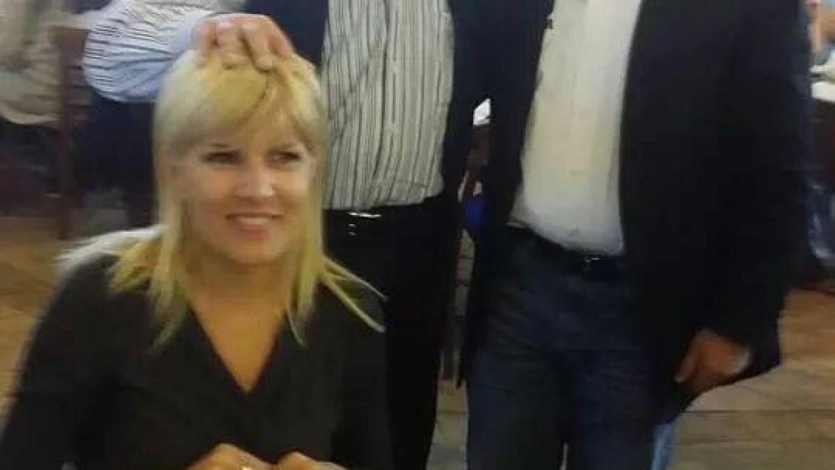 Un trio fericit, la "leul şi cârnatul"