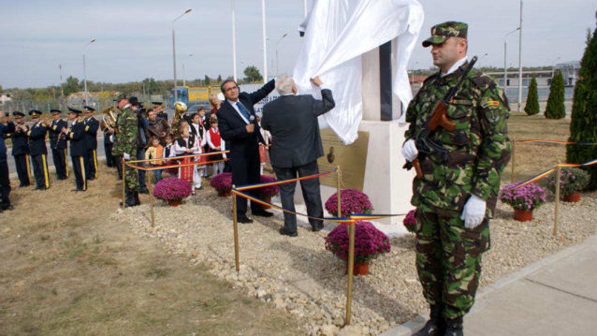Galaţi: Monument dedicat căpitanului-erou Napoleon Alexandru Popescu 