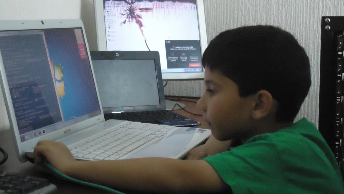 Are numai cinci ani, dar a obţinut o diplomă de informatician profesionist! Elevul, în atenţia marilor companii