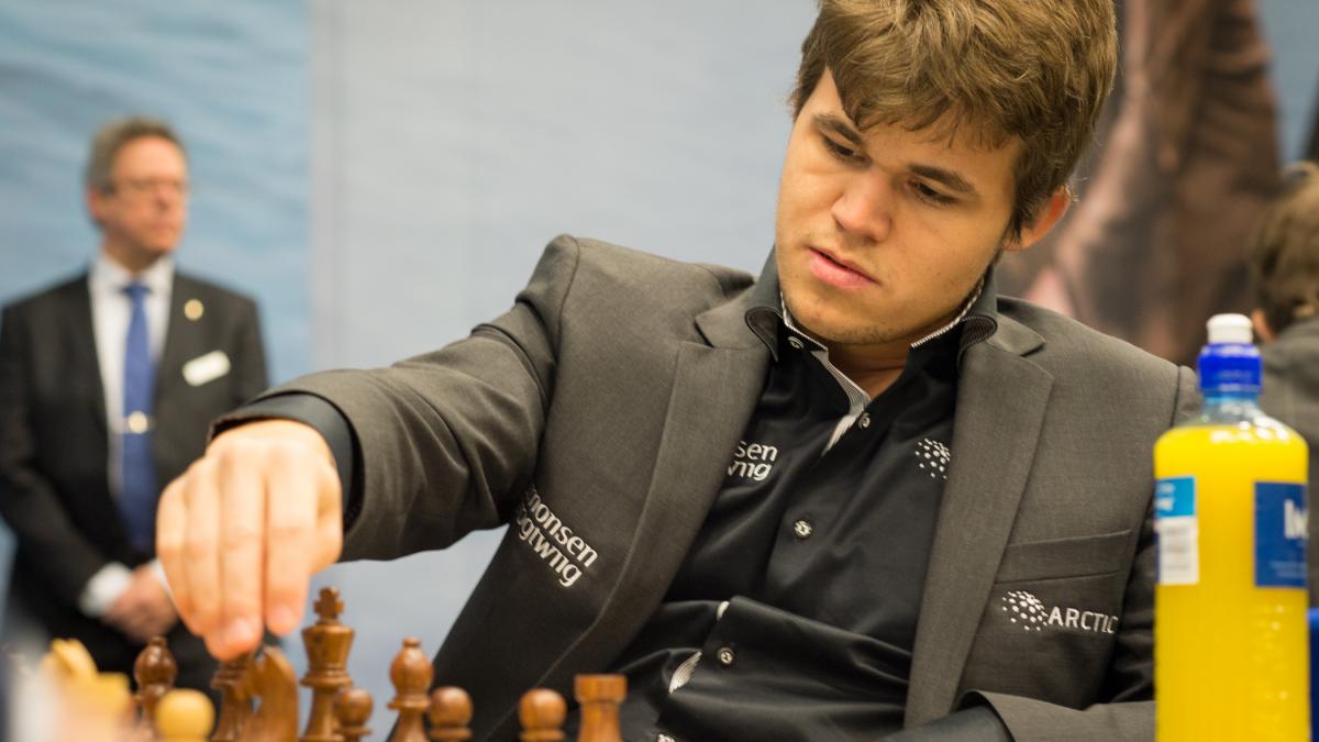 Şah. Marele maestru internaţional norvegian Magnus Carlsen şi-a păstrat, la 23 de ani, titlul mondial