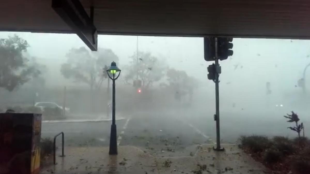 video orasul australian brisbane sub asediu grindina de marimea unei mingi de golf