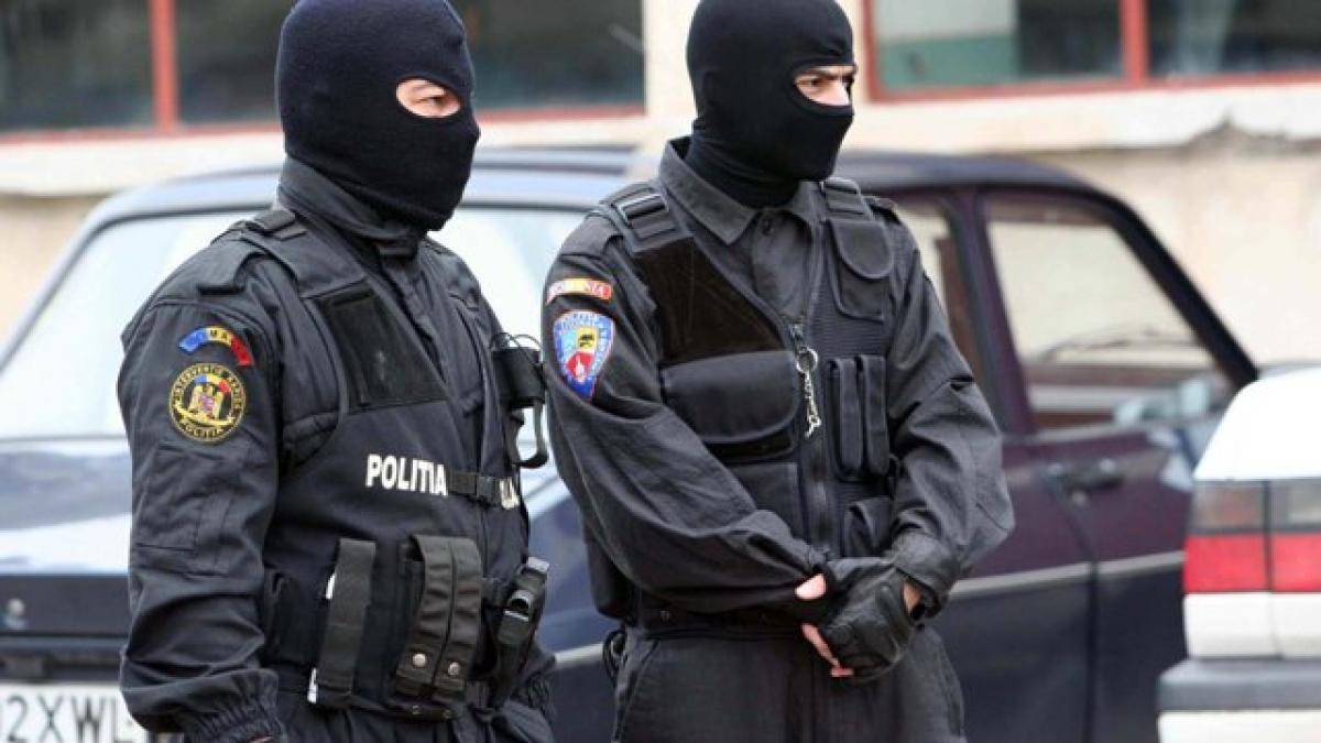 Doi pedofili din Timiș, reținuți de DIICOT. Bărbații sunt bănuiţi de pornografie infantilă