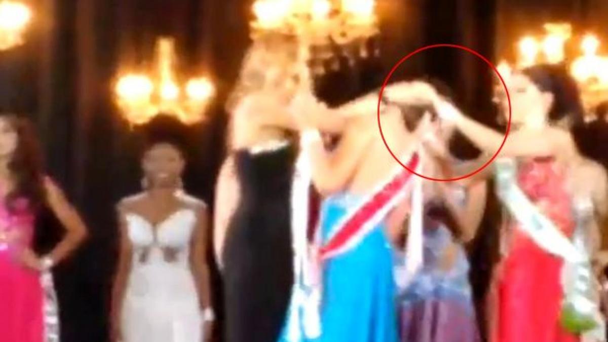 gelozie maxima la un concurs de frumuse e i a smuls parul din cap reginei cu tot cu coroana video