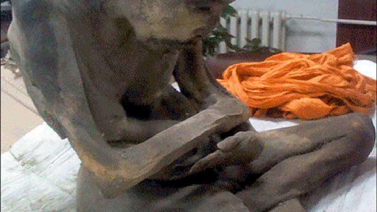 LOVITURĂ! Călugărul budist găsit în stare de mumificare NU E MORT! Corpul înţeleptului are peste 200 de ani