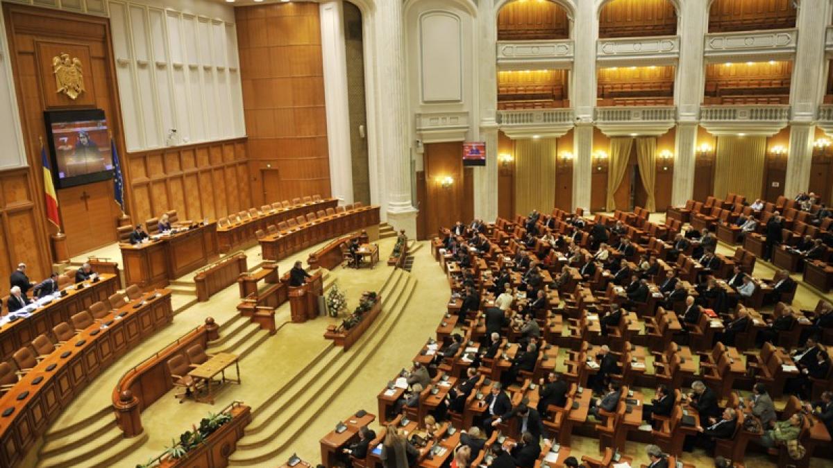 Deputaţii decid luni asupra ridicării imunităţii Elenei Udrea
