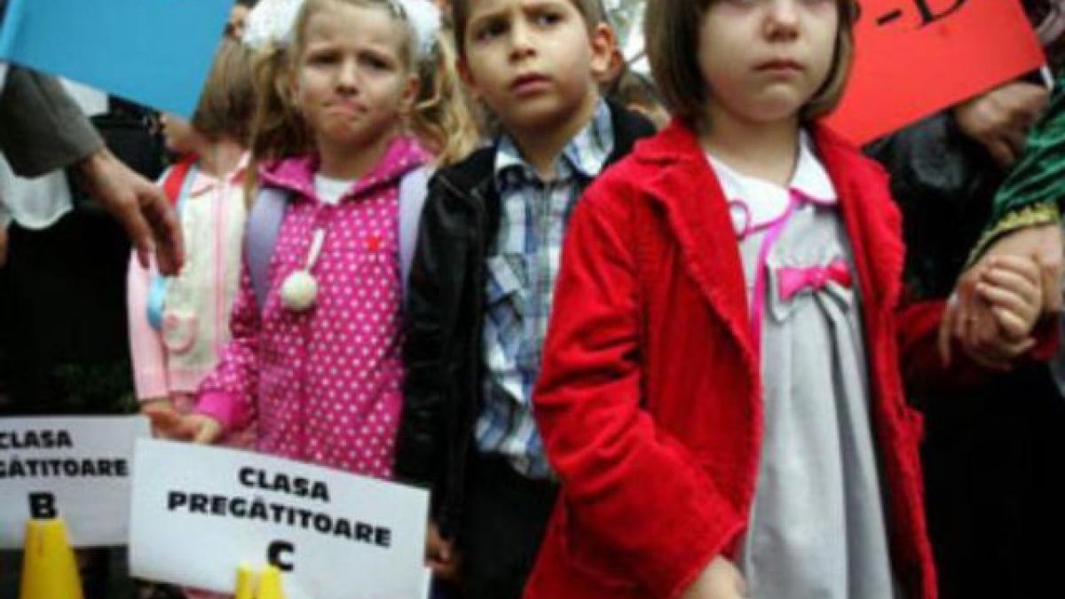 Azi încep înscrierile la clasa pregătitoare. Tot ce trebuie să ştii despre planul de şcolarizare, numărul de clase şi evaluări