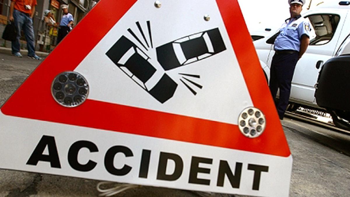 ACCIDENT TERIBIL pe DN2A. S-a răsturnat de mai multe ori, şoferul a murit pe loc