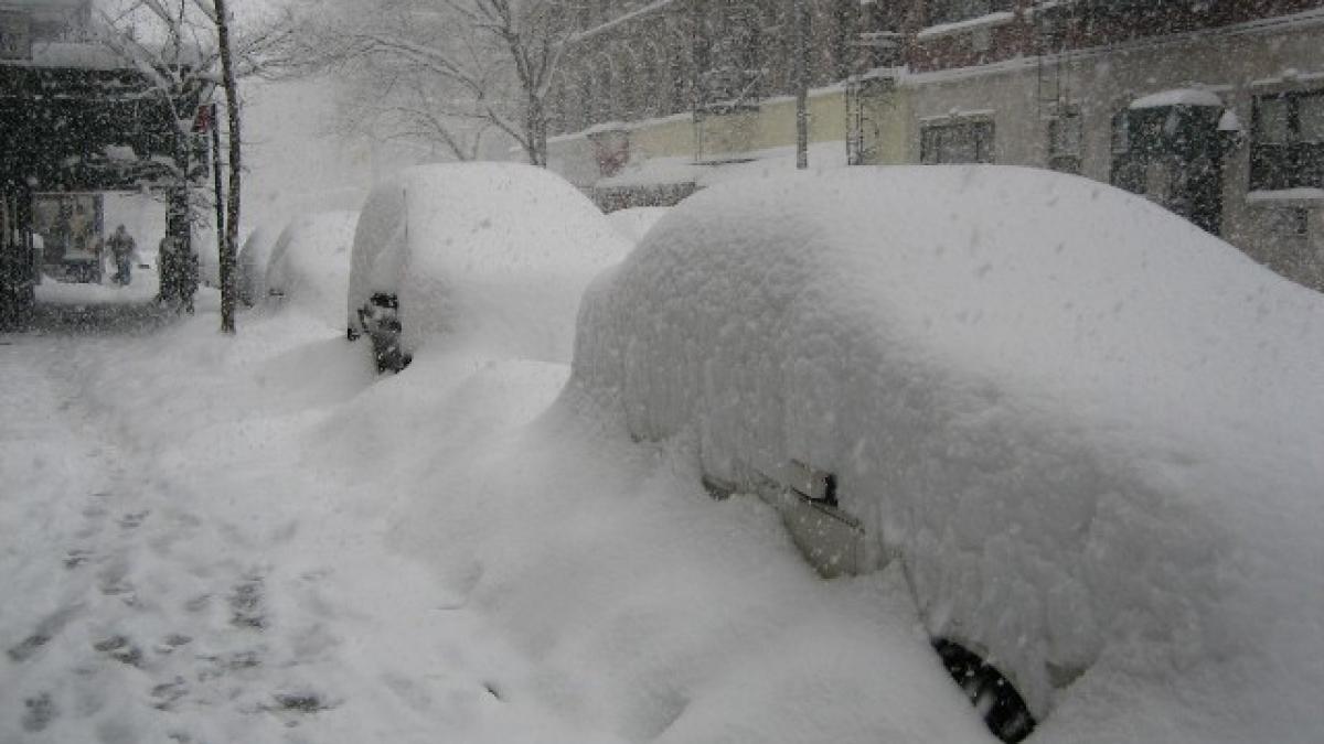 FURTUNĂ DE ZĂPADĂ! Temperaturile vor scădea mult sub zero grade, ninsori abundente, nămeţi de doi metri!