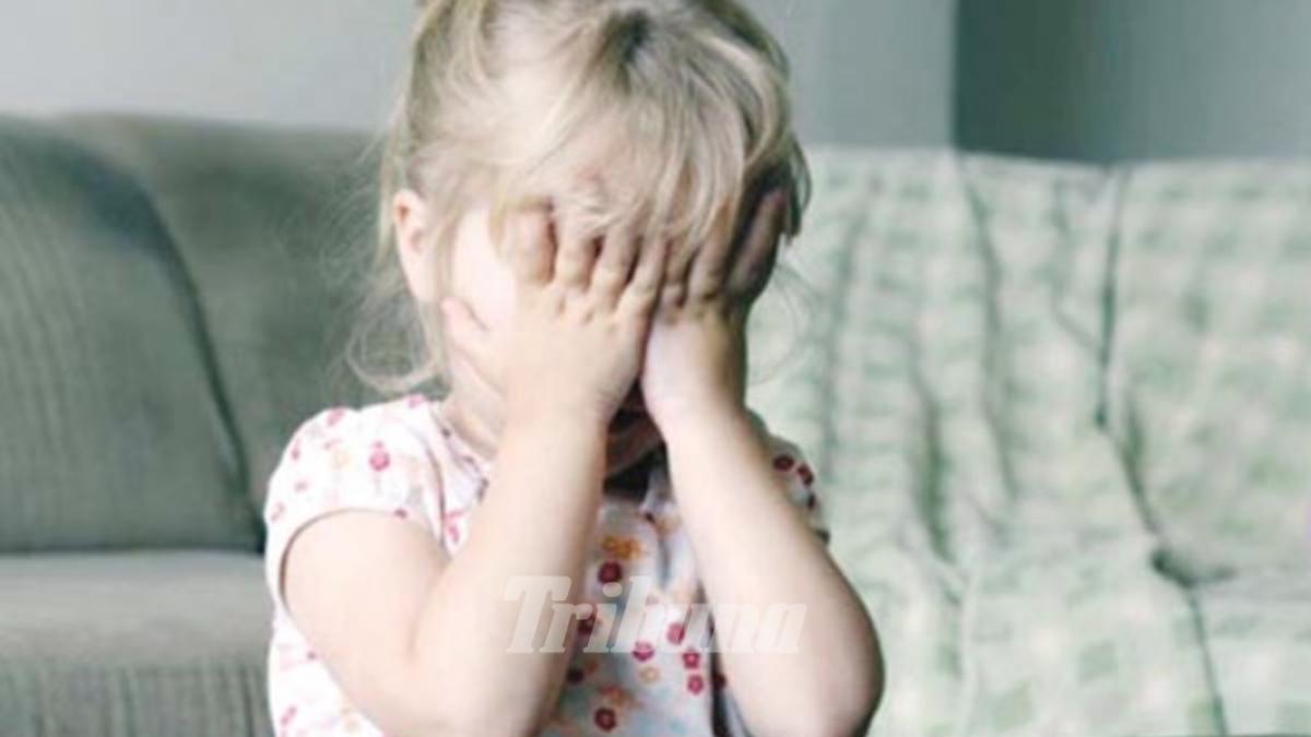 DUMNEZEULE! Un sibian s-a fotografiat in timp ce-si abuza sexual fetita de nici doi ani