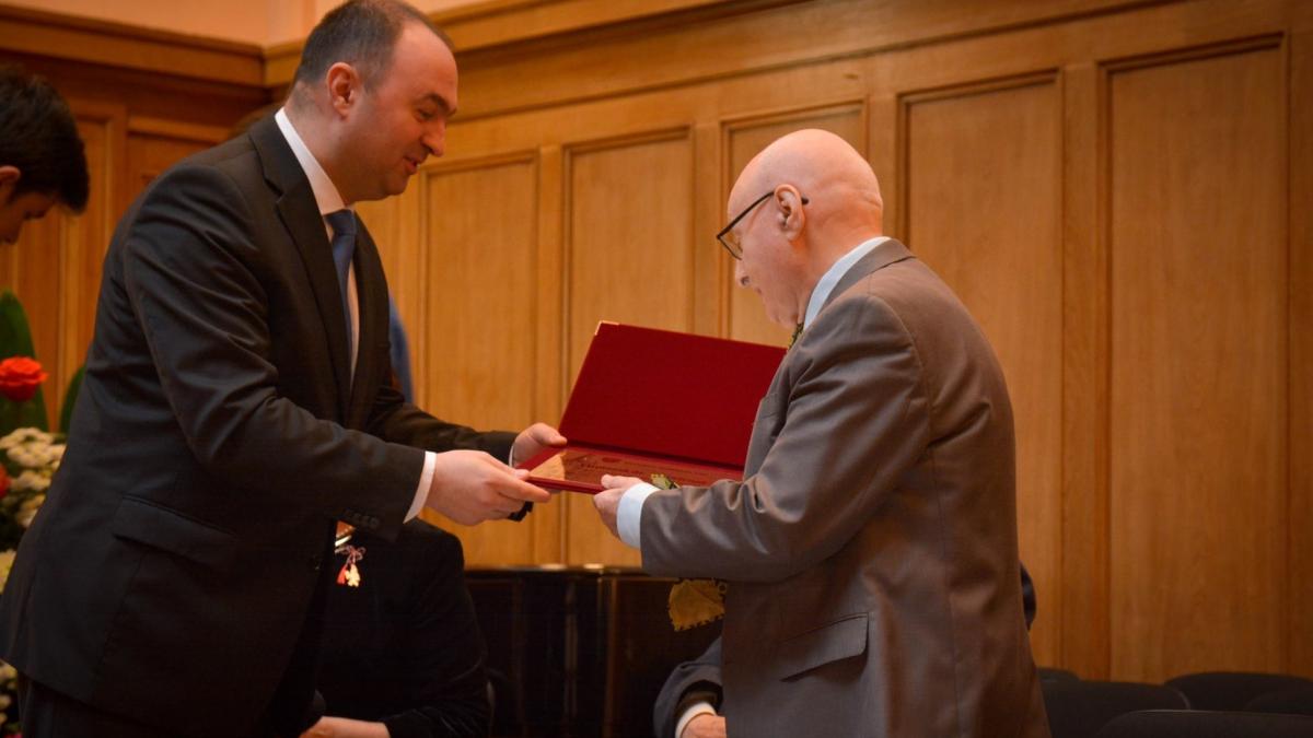 Cât de greu este să fii Solomon Marcus. Academicianul, la 90 de ani, sărbătorit la Iaşi