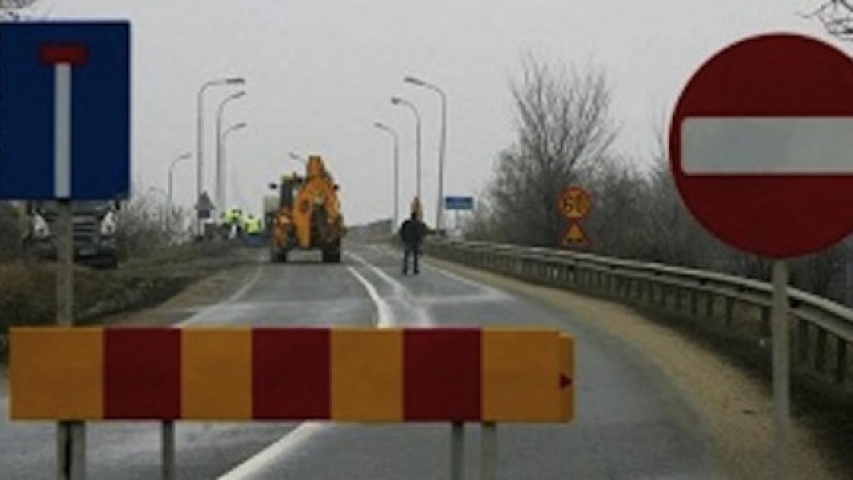 Traficul rutier pe Defileul Jiului, între Petroşani şi Bumbeşti-Jiu, se închide începând cu 15 martie