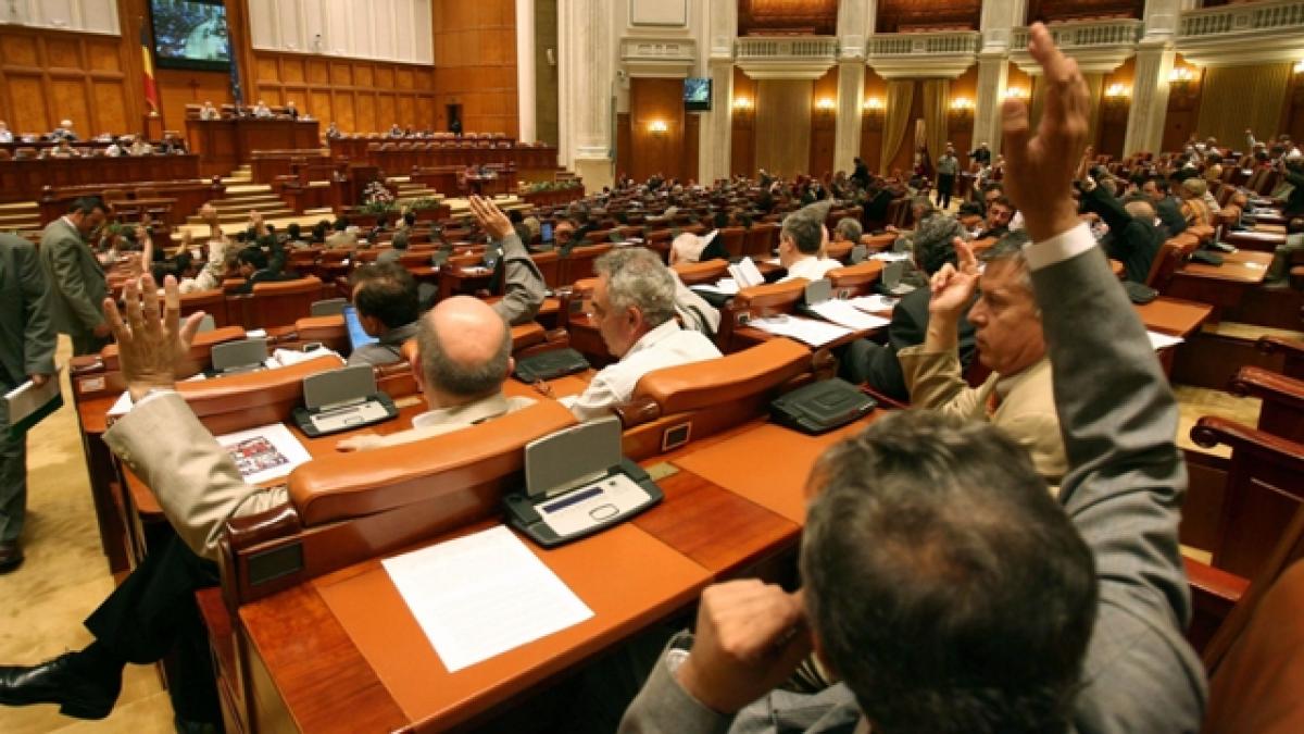 Persoanele fizice cu handicap grav sau accentuat, care exercită profesii liberale, scutite de impozit