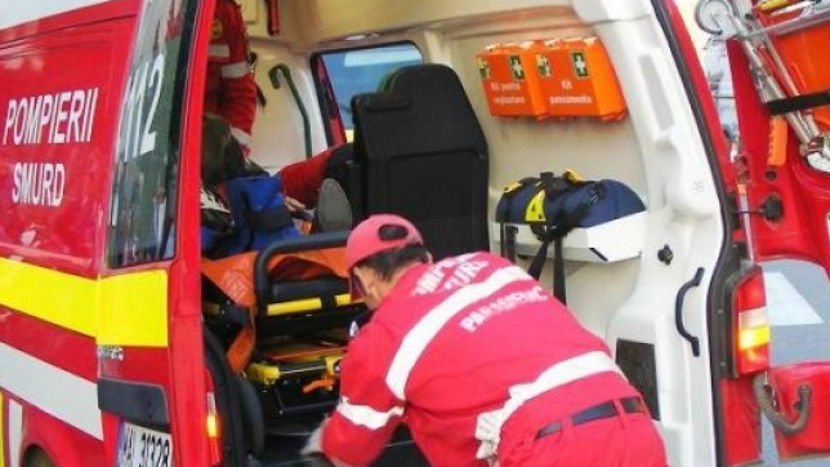 ACCIDENT TERIBIL în Buzău. Un microbuz s-a ciocnit cu un autoturism pe DN 2. Şapte persoane au fost rănite