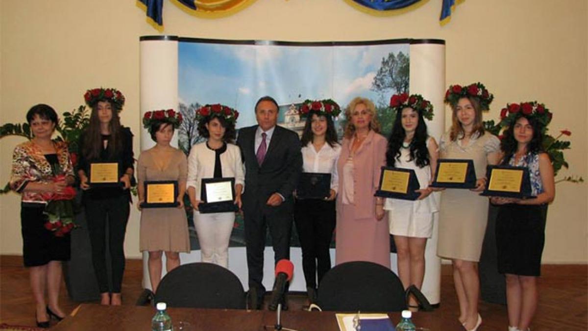 Un dascăl cu nota zece pe linie! Camelia Gavrilă, şefa IŞJ Iași, profesor pentru premianţi, premiantă la rândul ei 