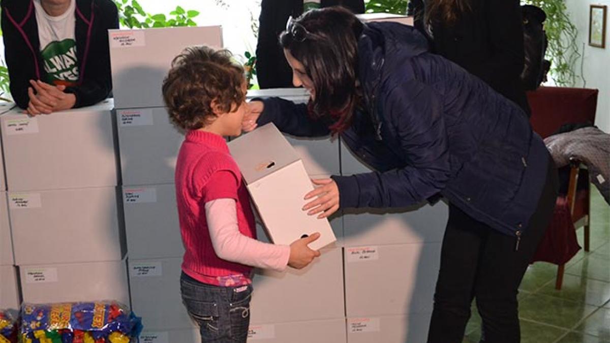 Caravana New Kopel a fost mesagerul Iepuraşului de Paşte pentru 150 de copii şi adulţi instituţionalizaţi din judeţul Argeş