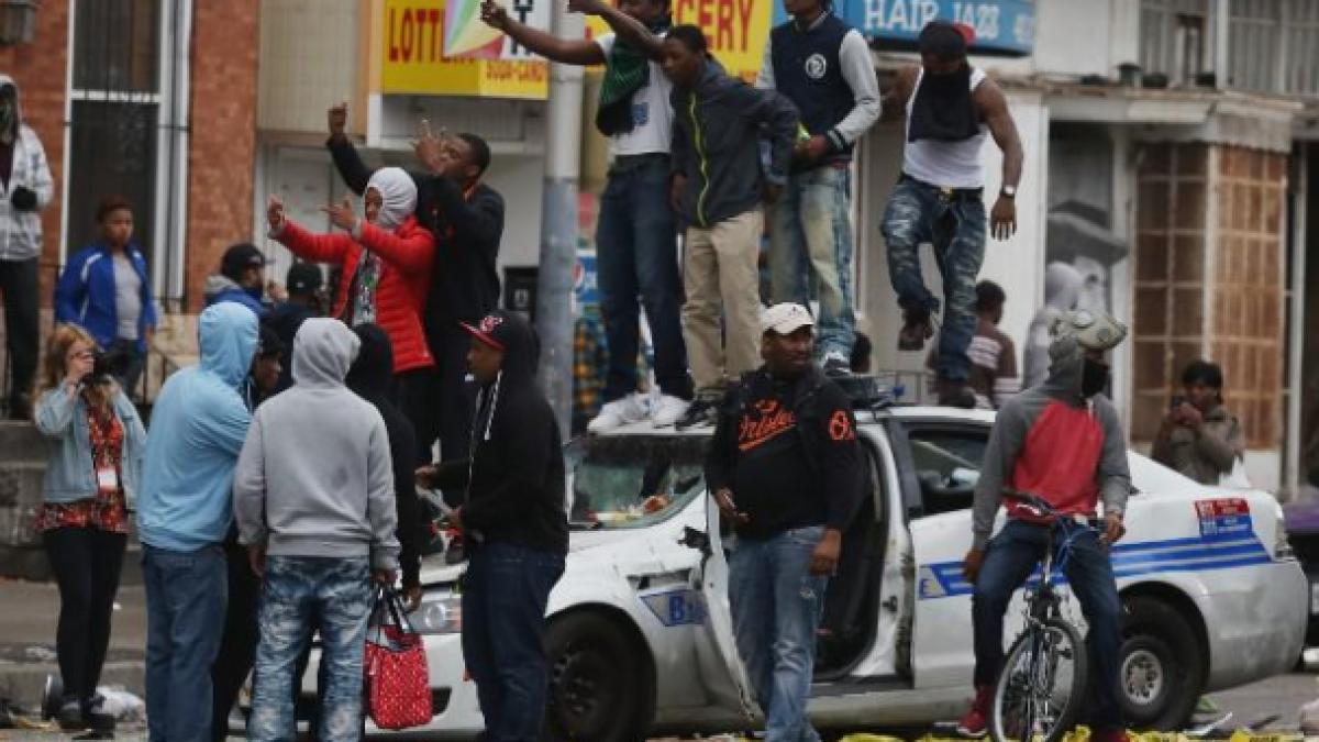 În Baltimore este declarată stare de urgență după violențele din ultimele zile. Garda Națională, chemată să restabilească ordinea