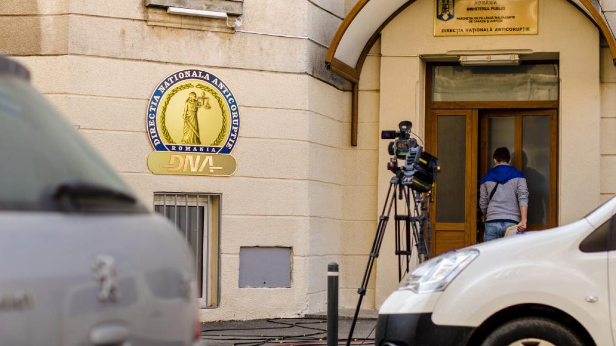 Primarul din Bechet, trimis în judecată de procurorii DNA