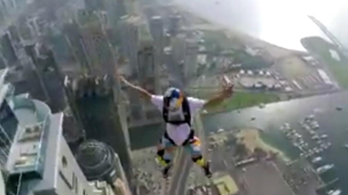 Au sărit de pe cea mai înaltă clădire din Dubai. Adrenalină la maximum (VIDEO)