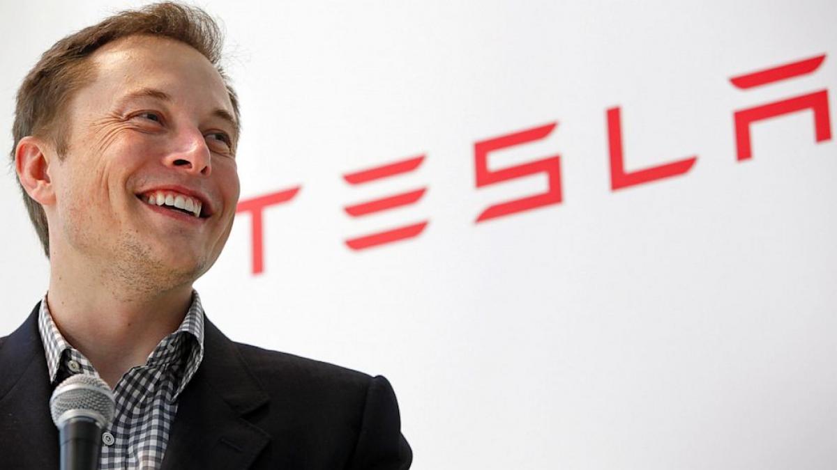 TESLA produce o baterie revoluționară pentru consumatorii casnici. Incepe era independenței de rețelele electrice