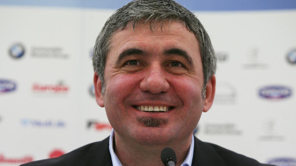 Hagi se înnoieşte. Cine îi va face cadou o maşină