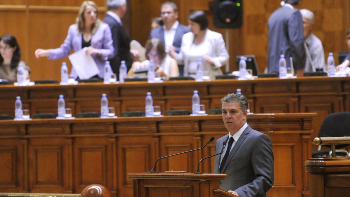 Dispensă la chiul. Deputaţii și-au redus amenzile pentru absenţe