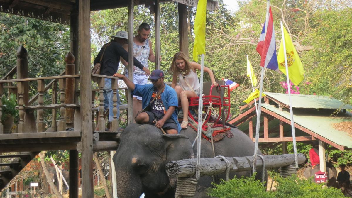 Insula iubirii. Valentina și Ovidiu merg la o plimbare pe elefant