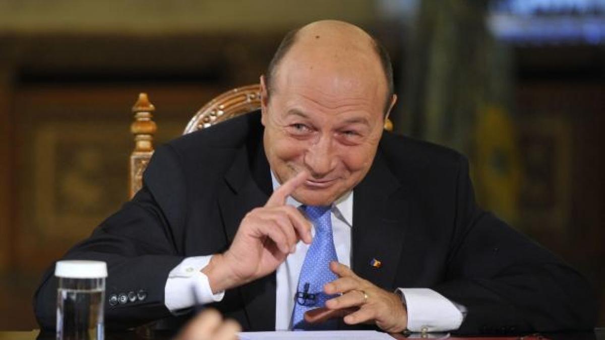  Basescu, atac la Tusk pe filiera contractelor de armament 