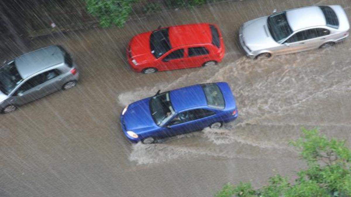 AVERTIZARE METEO: Ploi torențiale, grindină și vânt, în toată ţara, inclusiv în București!