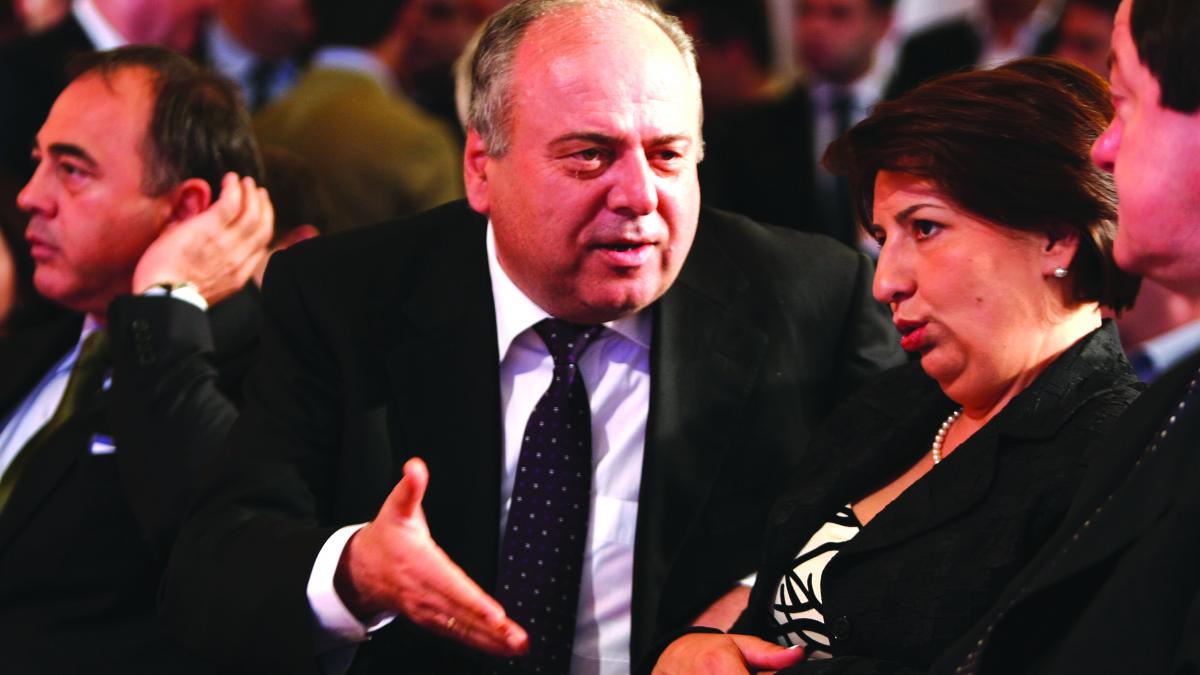 Băieții deștepți din energie sunt tot pe val