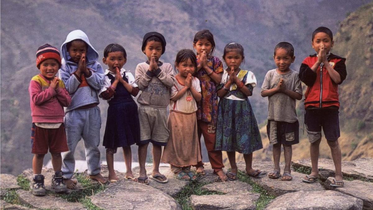 După CUTREMURUL de 7,8 grade Nepalul este lovit de o nouă PLAGĂ -TRAFICUL CU COPII