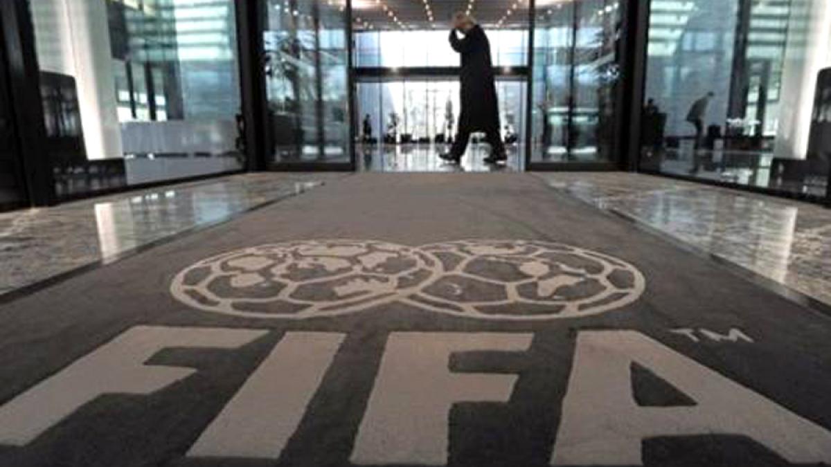 Ministrul francez de Externe pledează pentru amânarea alegerilor de la FIFA