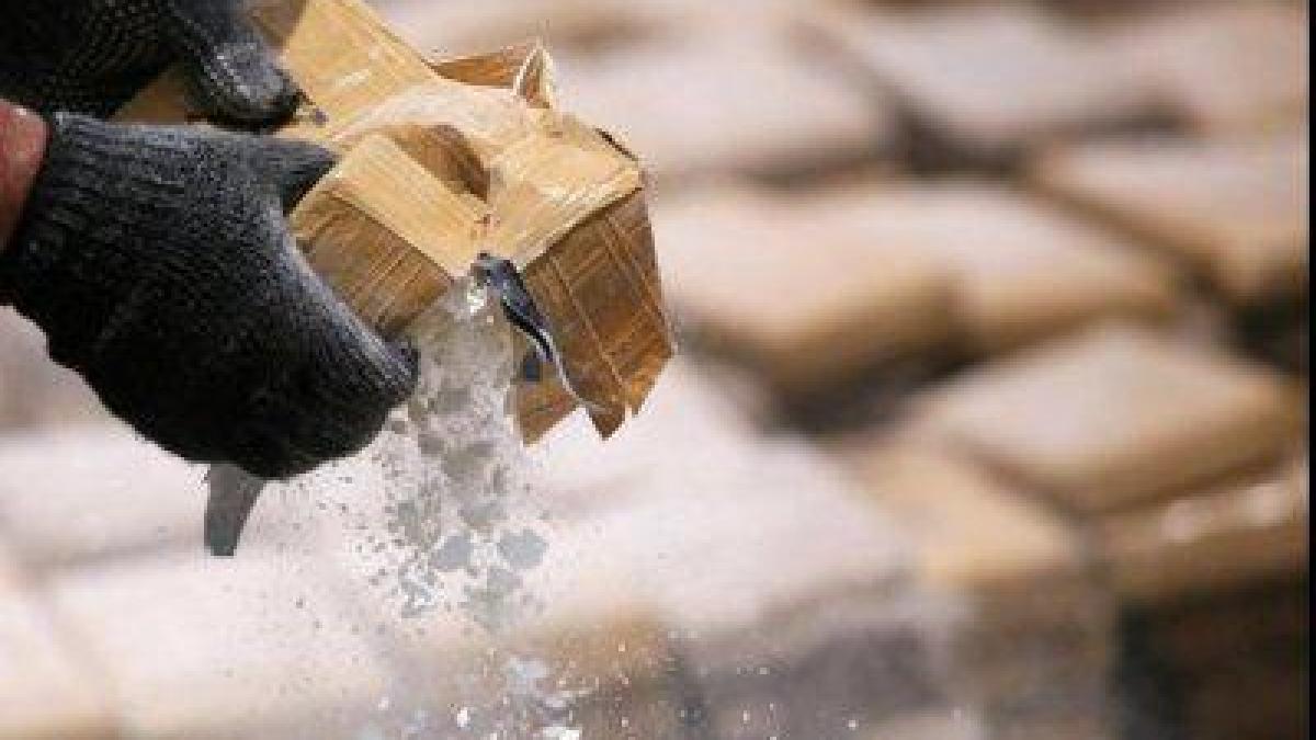 Colet cu droguri din Taiwan, descoperit la Iaşi