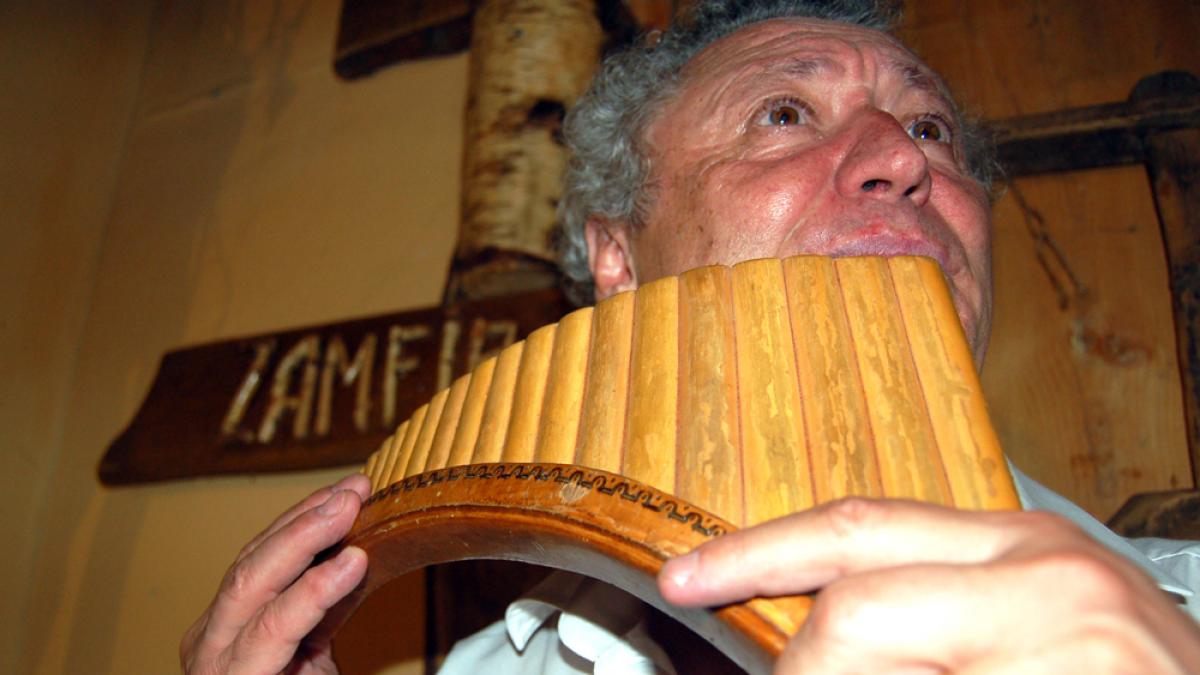  Exclusiv: Artişti români, treceţi Prutul! În 1991, Zamfir a trecut Prutul, asemenea ostaşilor români în 1941 