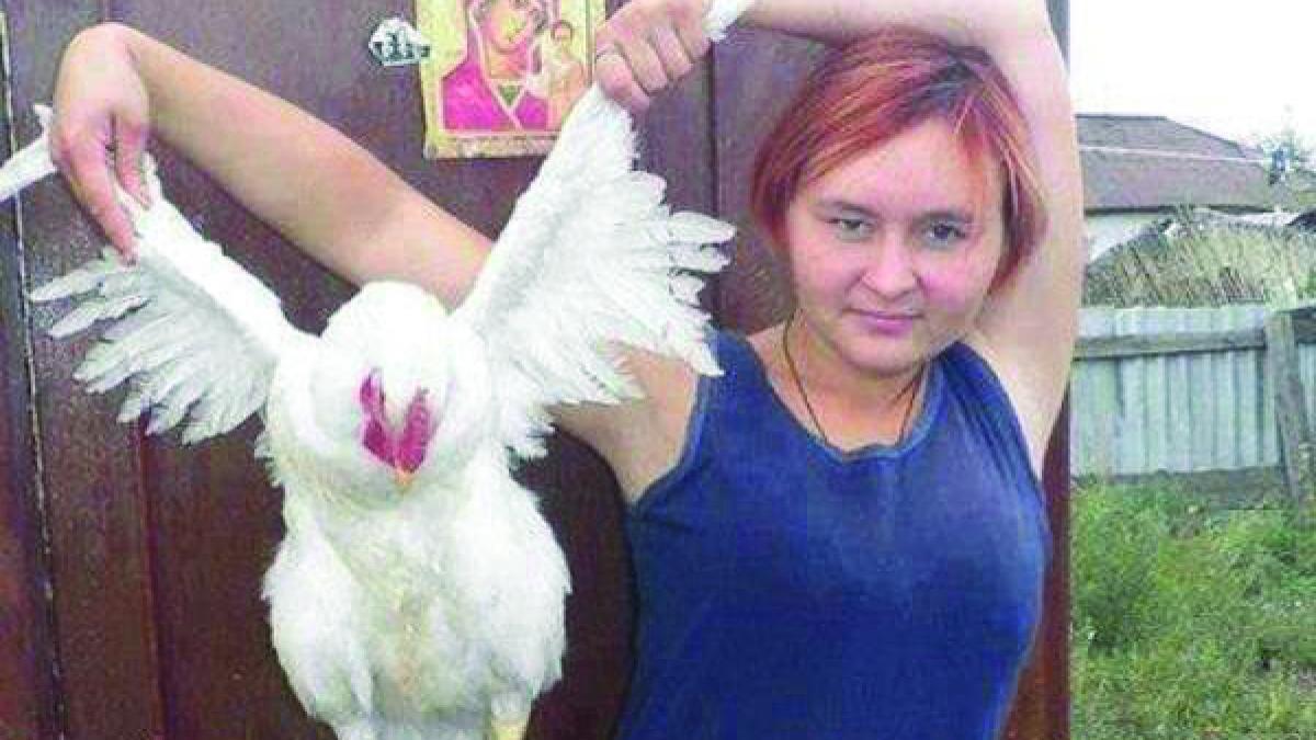 (DEZ)ILUZIA ZILEI. Găina albă, găina neagră