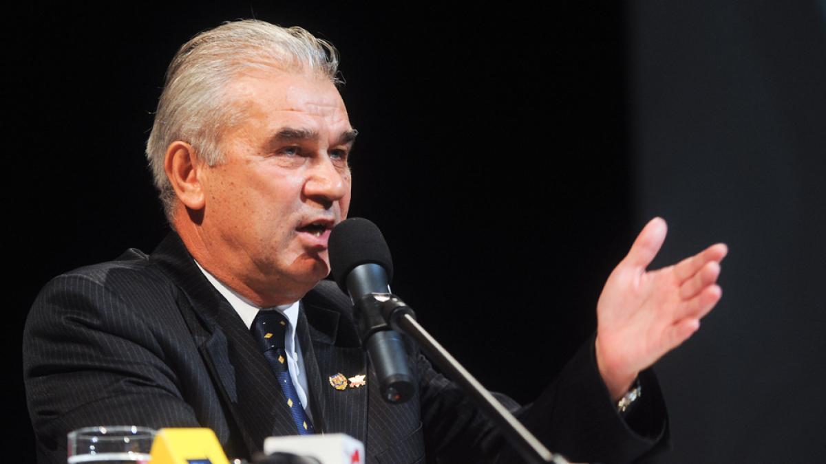 Naţionala de fotbal se confruntă cu probleme medicale. Ce spune Iordănescu