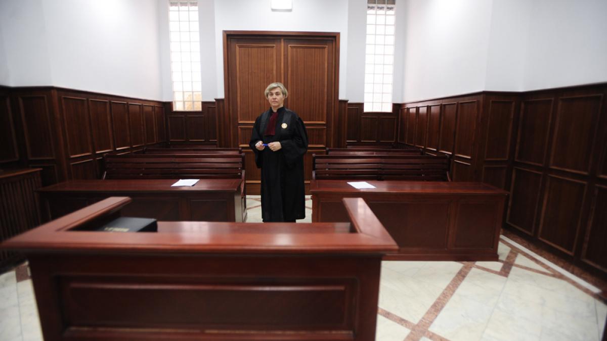THE ECONOMIST: O modificare a Codului Penal ar putea duce la o dispută constituțională