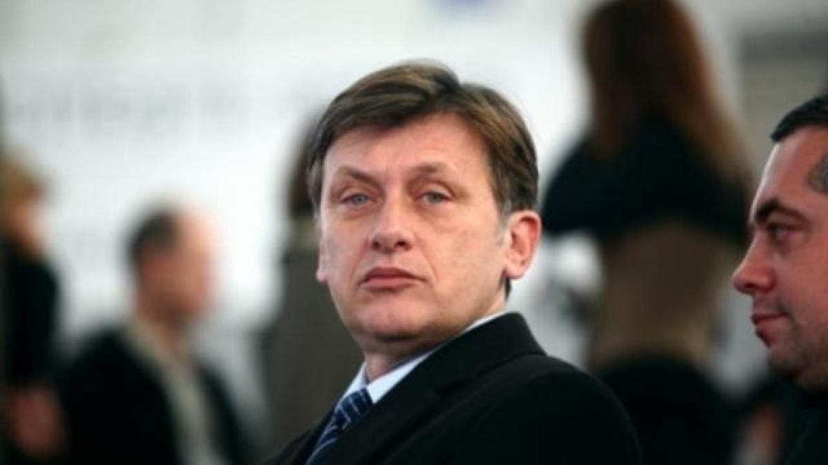 Crin Antonescu: "Am venit de teamă să nu scape Guvernul la un vot"